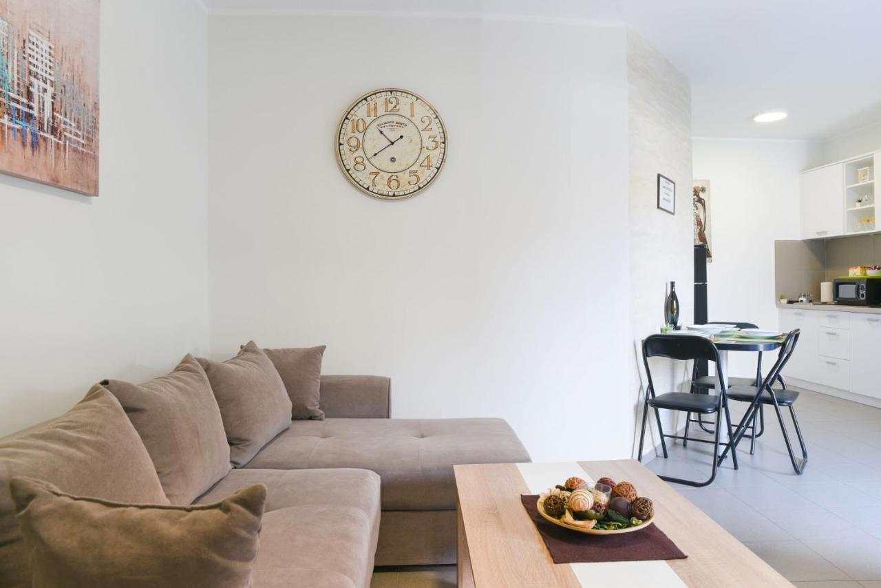 Centar Lux 3 Apartment ซเรนยานิน ภายนอก รูปภาพ