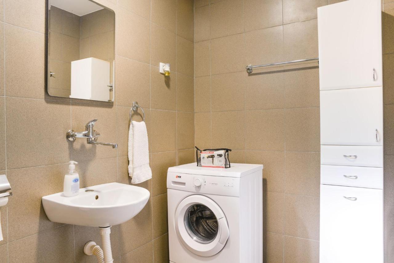 Centar Lux 3 Apartment ซเรนยานิน ภายนอก รูปภาพ
