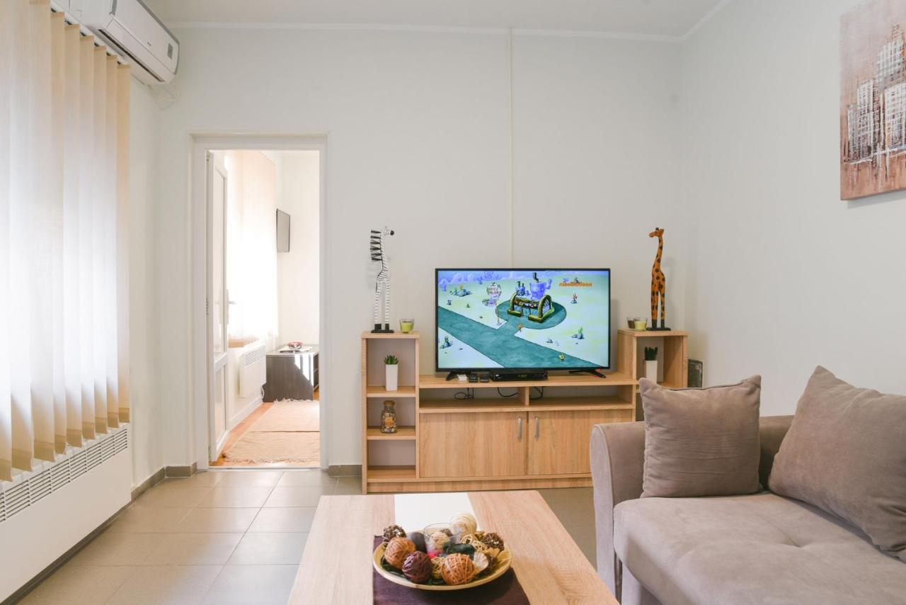 Centar Lux 3 Apartment ซเรนยานิน ภายนอก รูปภาพ
