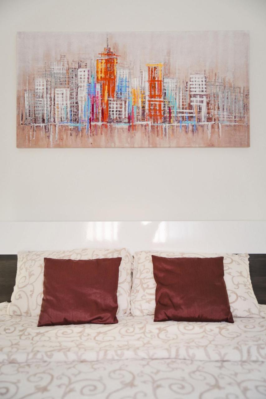 Centar Lux 3 Apartment ซเรนยานิน ภายนอก รูปภาพ