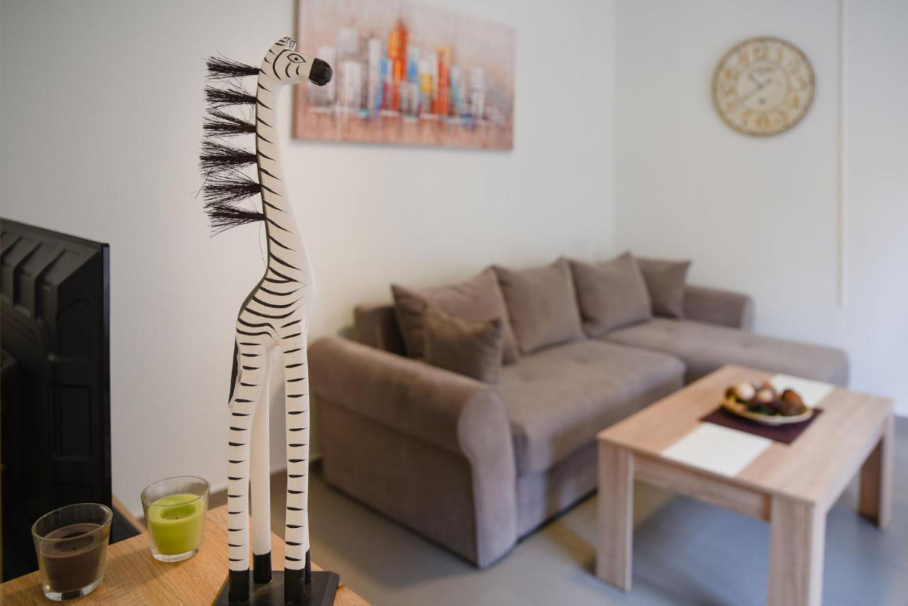 Centar Lux 3 Apartment ซเรนยานิน ภายนอก รูปภาพ