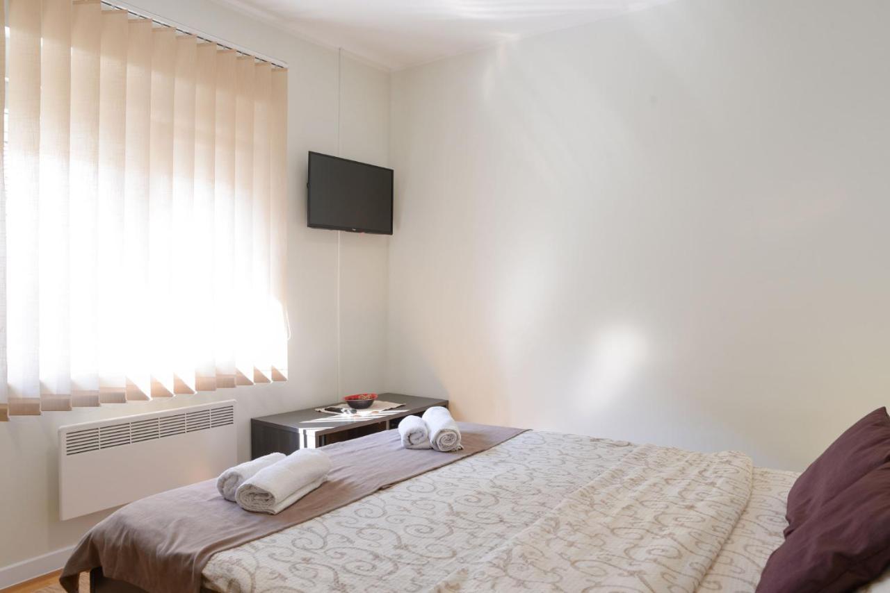Centar Lux 3 Apartment ซเรนยานิน ภายนอก รูปภาพ