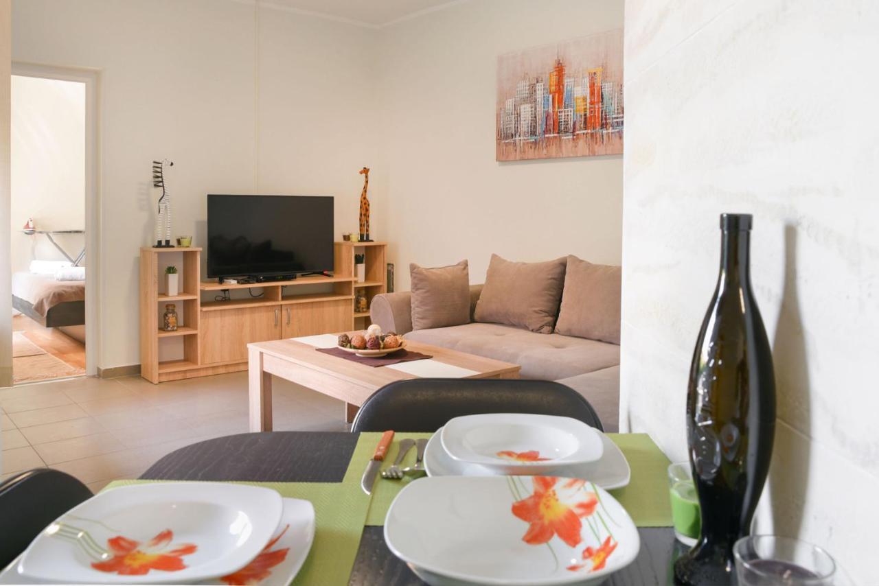 Centar Lux 3 Apartment ซเรนยานิน ภายนอก รูปภาพ